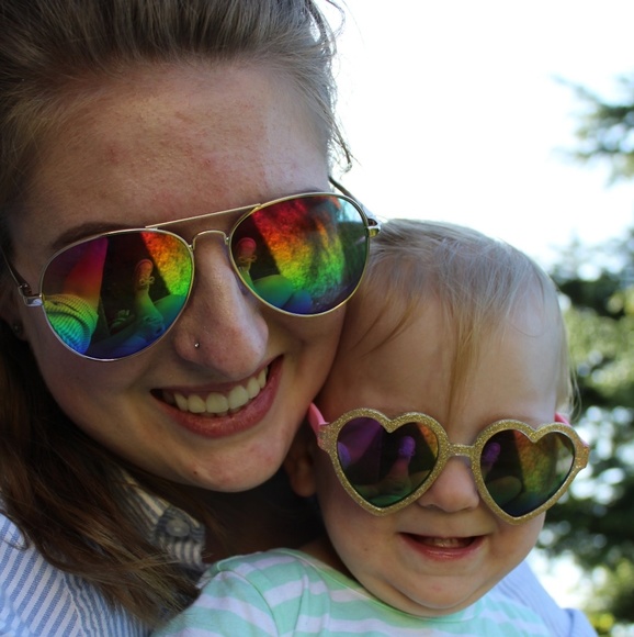 Meet your Posher, Olivia - Picture 1 of 2